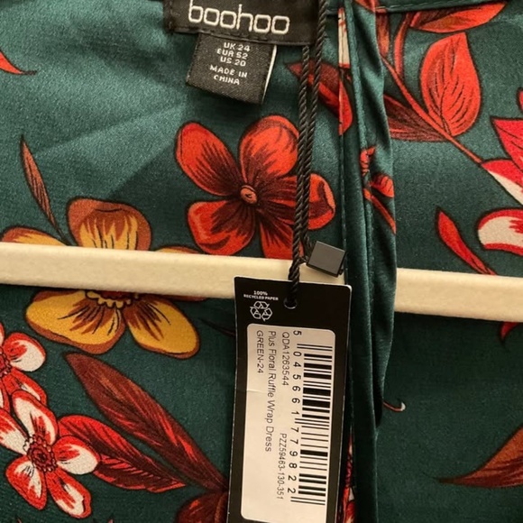 MAKE AN OFFER! Wrap Dress Size 20 - green floral silky sexy elegant formal - Picture 3 of 5